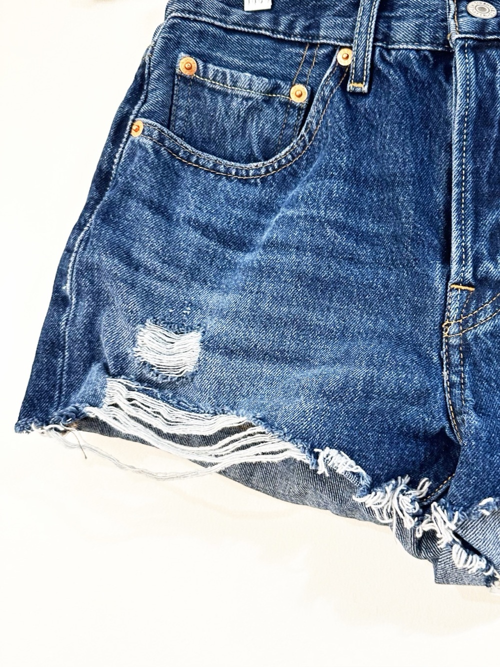 Levi’s 501 High Rise Distressed Denim Shorts Size 26 - Picture 4 of 8